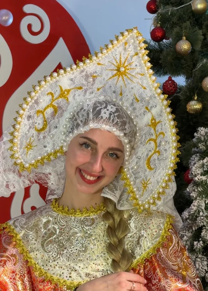 Девушка в кокошнике