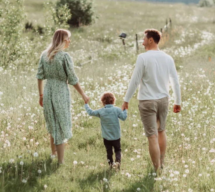 семья в лесу