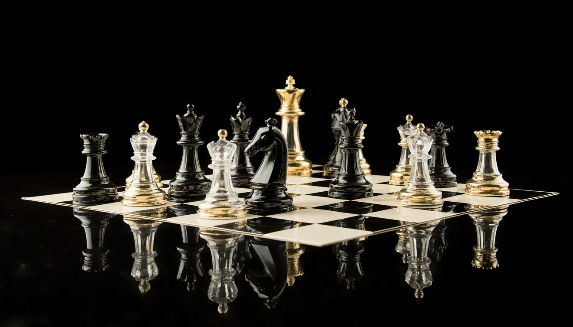 Партий под бой курантов!