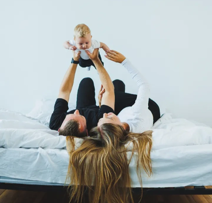 девушка в номере