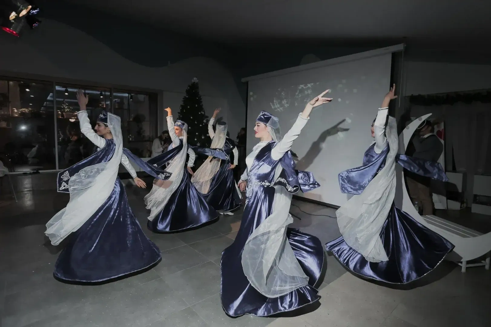 выступление артистов хоровод на новый год