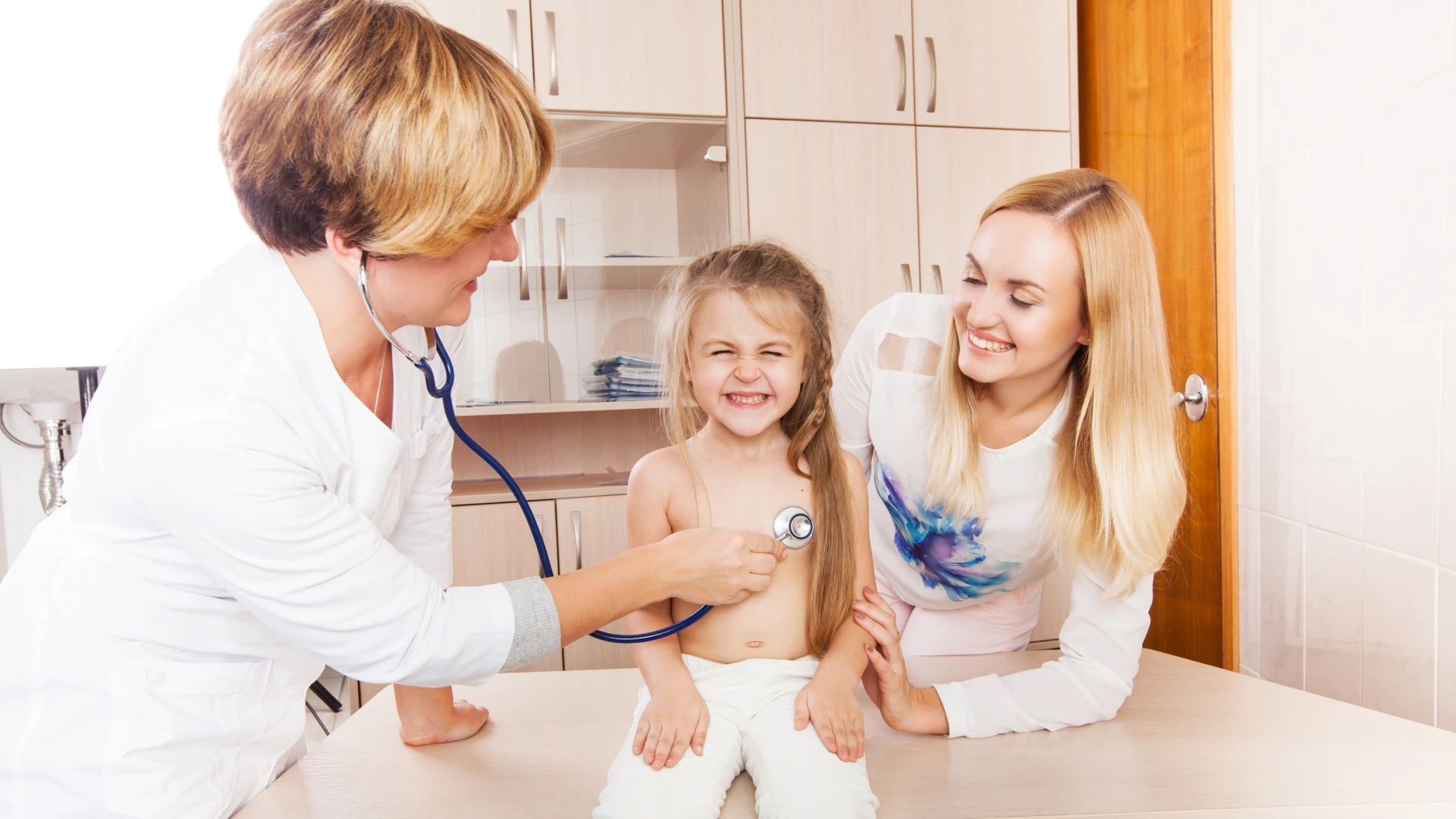 ребенок у врача