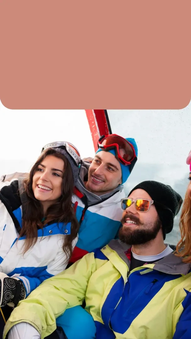 компания на горнолыжном курорте