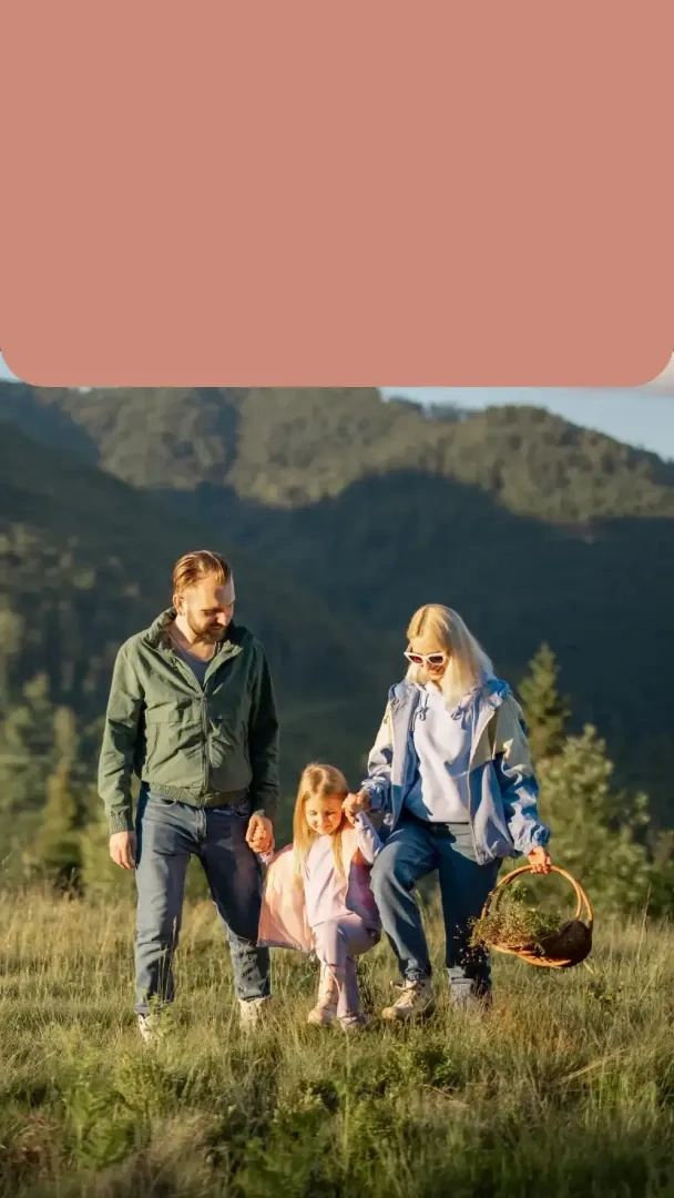 семья на прогулке