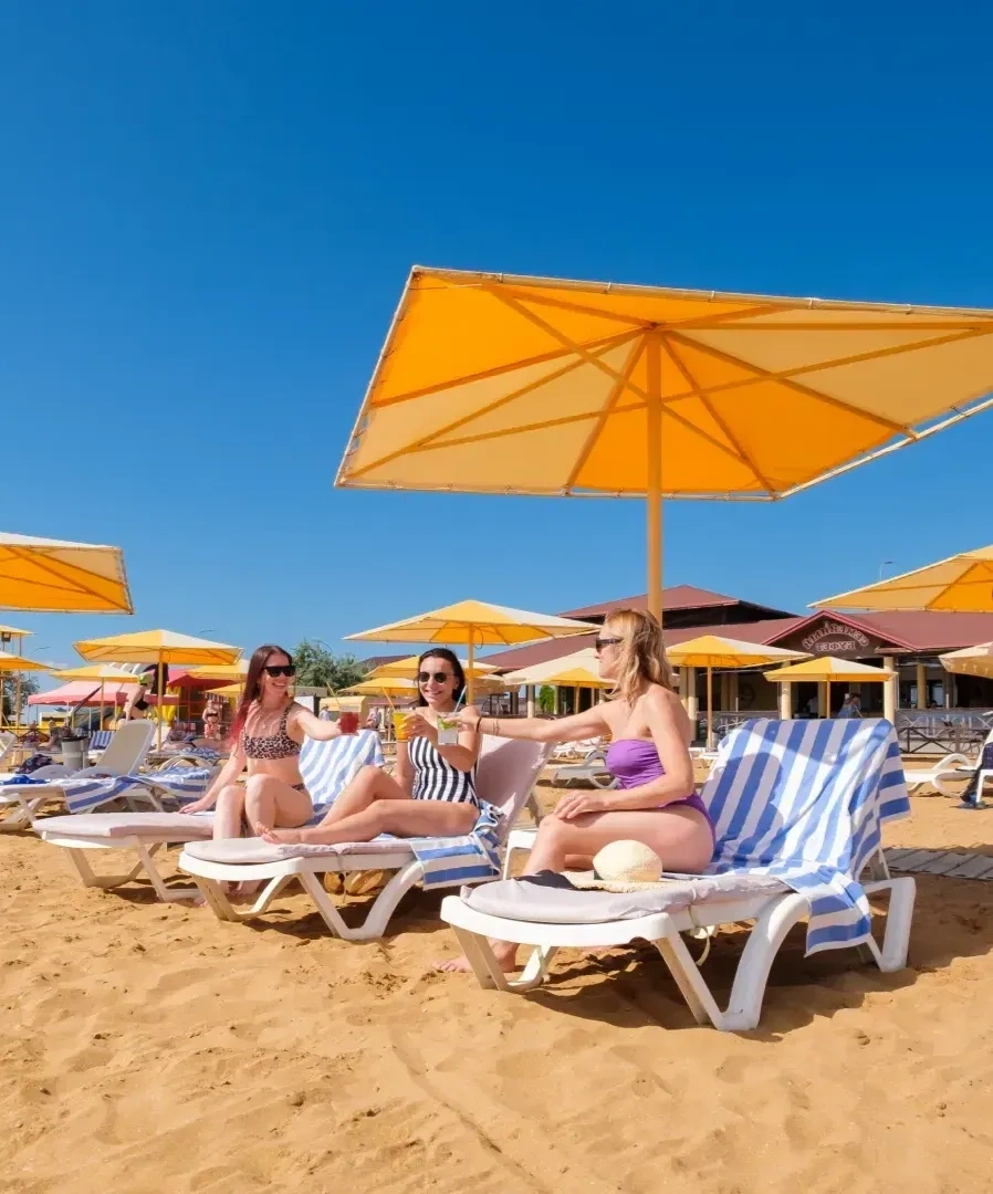 гости на приватном пляже