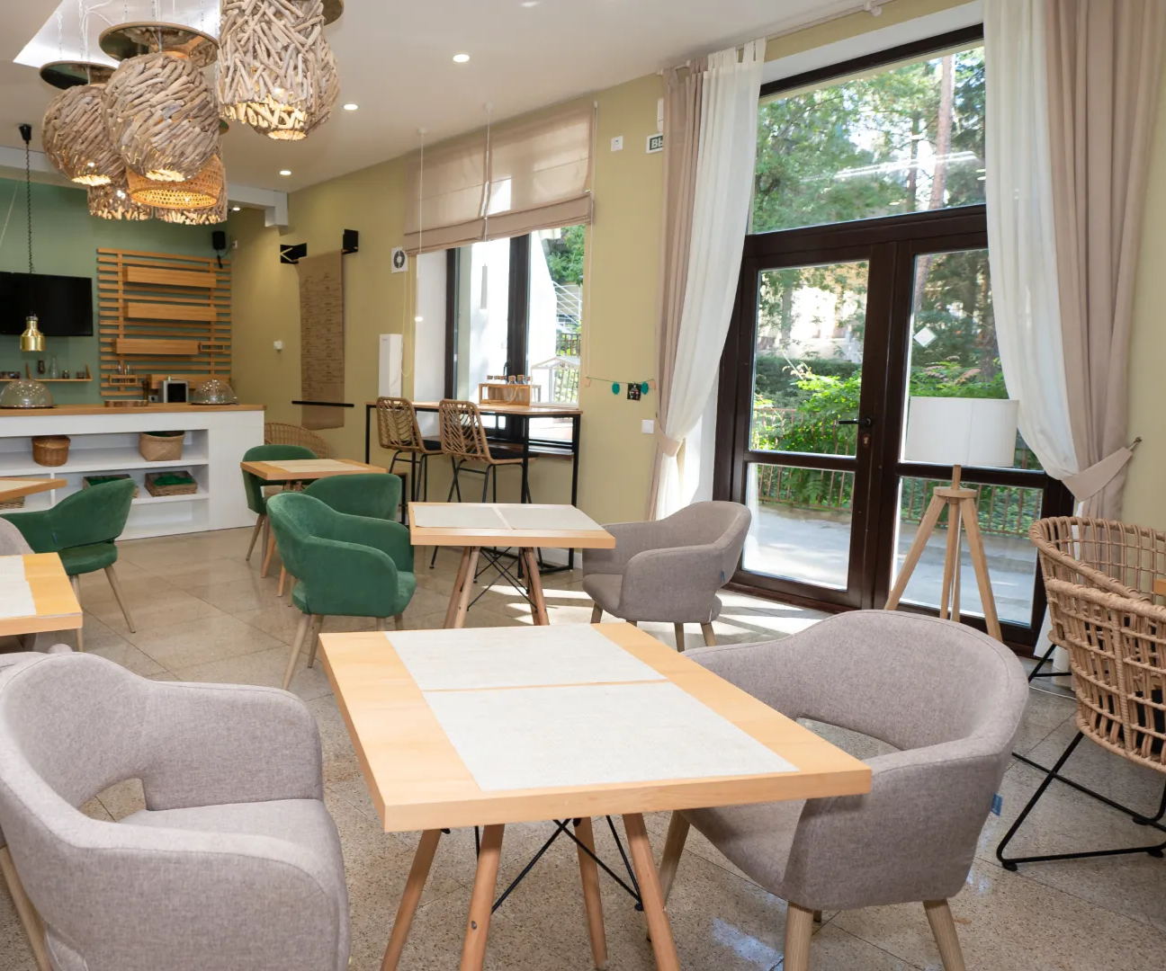 БОТАНИК ХОЛЛ