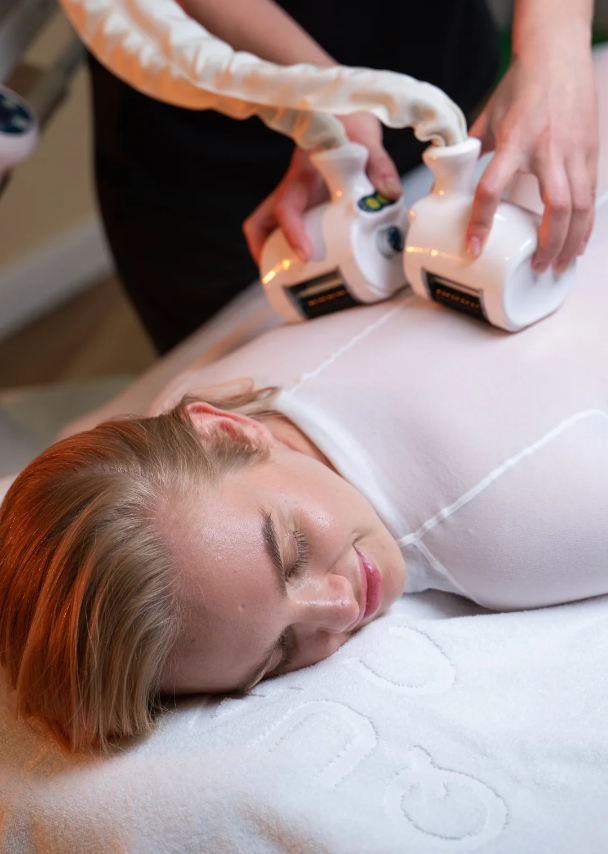 девушка на массаже